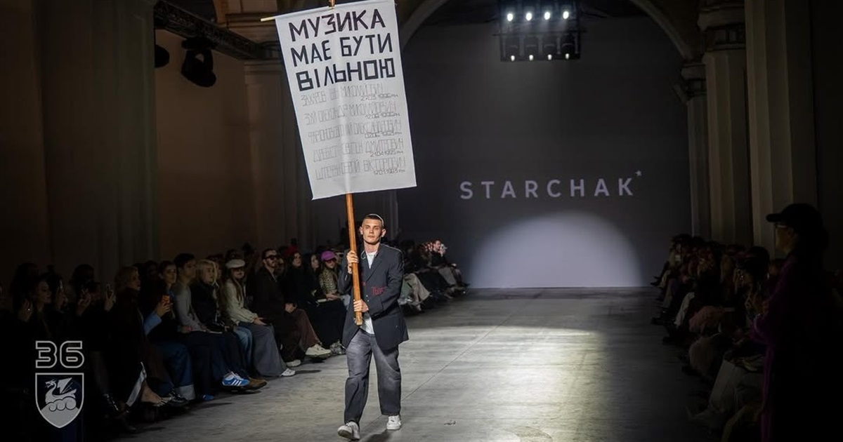 Морпіх вийшов на подіум під час Ukrainian Fashion Week. Так він нагадав про полонених побратимів