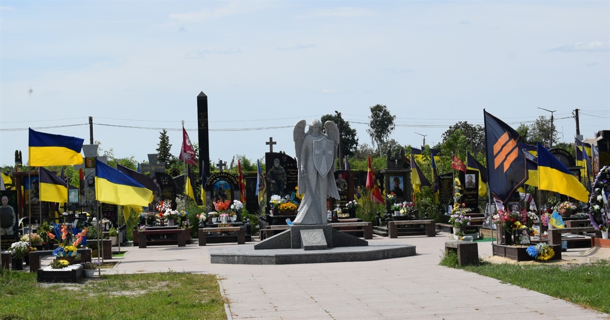 У Звягелі засудили жінку за наругу над могилами захисників України