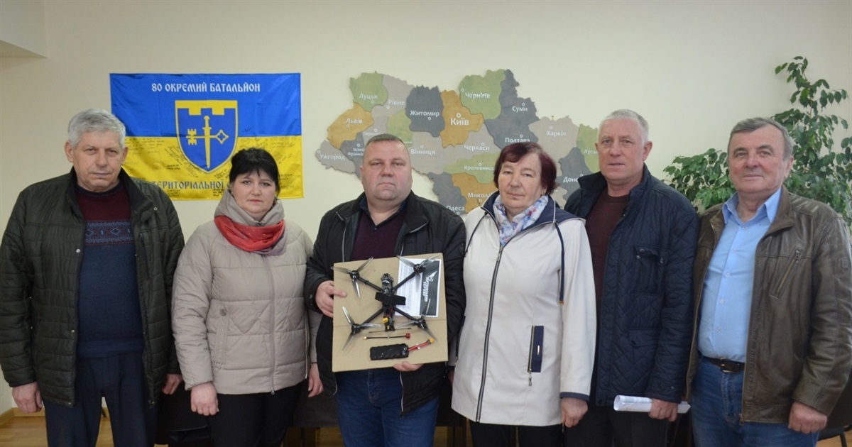 Старости з Білобожницької громади придбали в складчину дрон для ЗСУ