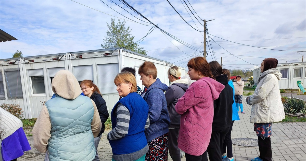 Сюди зараз евакуюються переселенці з Донеччини. Як живе модульне містечко у Запоріжжі — репортаж