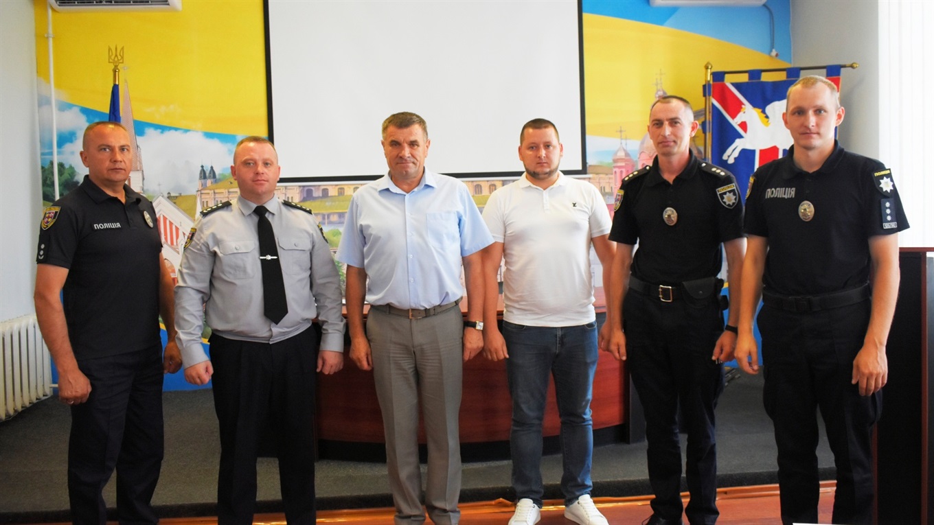 У Жмеринці представили нових поліцейських громади, які нестимуть службу в Браїлові та Курилівцях