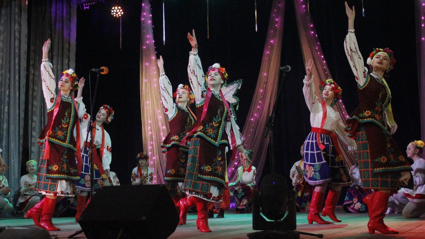 У Попасній вдруге відбувся фестиваль вертепів: яскраві фото