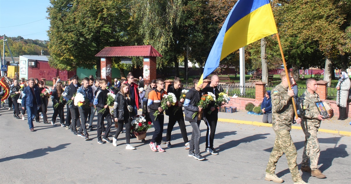 Він обіцяв першим піти захищати Україну і стримав своє слово. Городоччина попрощалася з Героєм