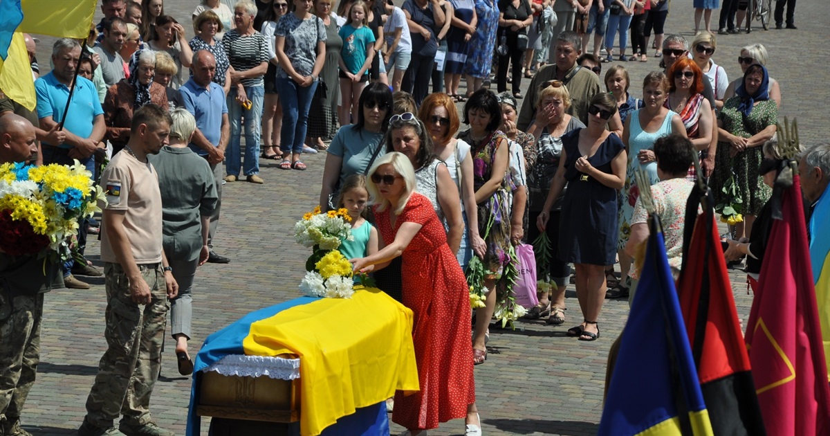 У Сарнах попрощалися з 46-річним стрільцем Олегом Костюком