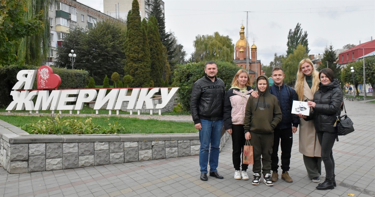 12-річний Іван Мельничук зі Жмеринки самотужки зібрав кошти на дрон та передав його військовому