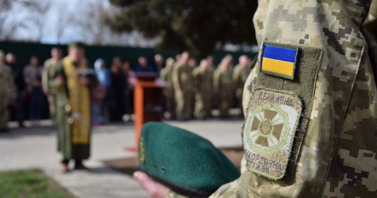 Измаильские пограничники почтили память побратимов, погибших в авиакатастрофе 15 лет назад
