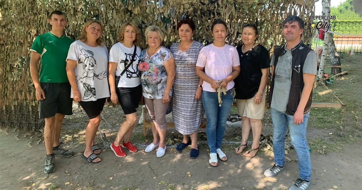"У нас уже "конвеєр": у Переяславі безупинно плетуть сітки для ЗСУ з березня 2022 року