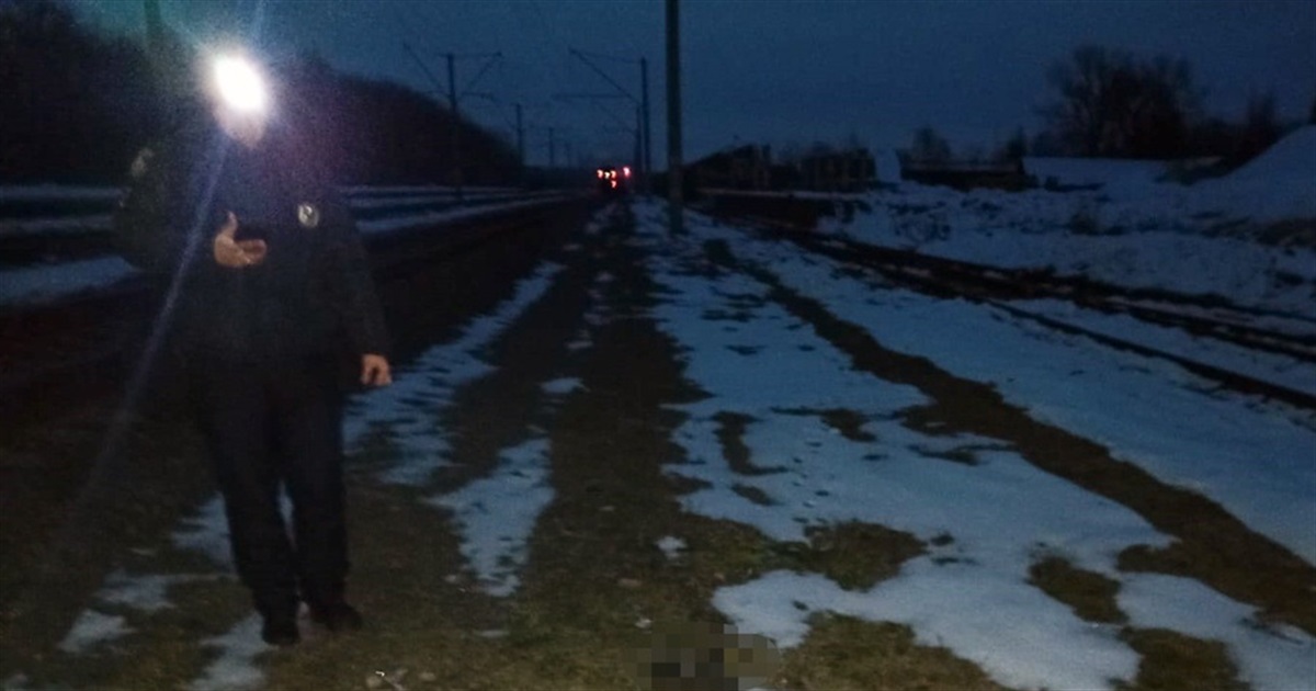 На Звягельщині під потяг потрапив місцевий житель — чоловік загинув