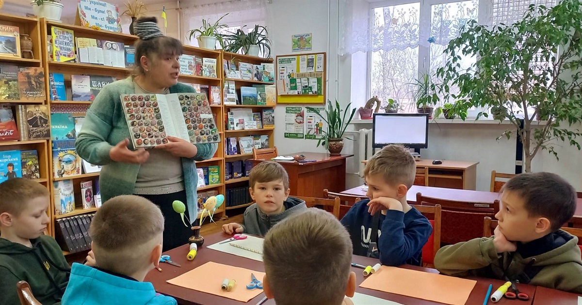 У бібліотеці відбувся майстер-клас з виготовлення Великоднього яйця