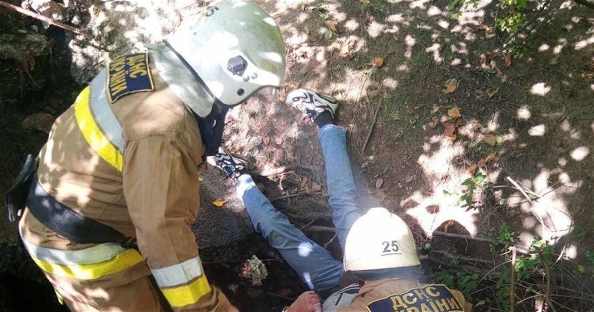 Надзвичайна подія в Южноукраїнську: рятувальники підняли чоловіка з обриву
