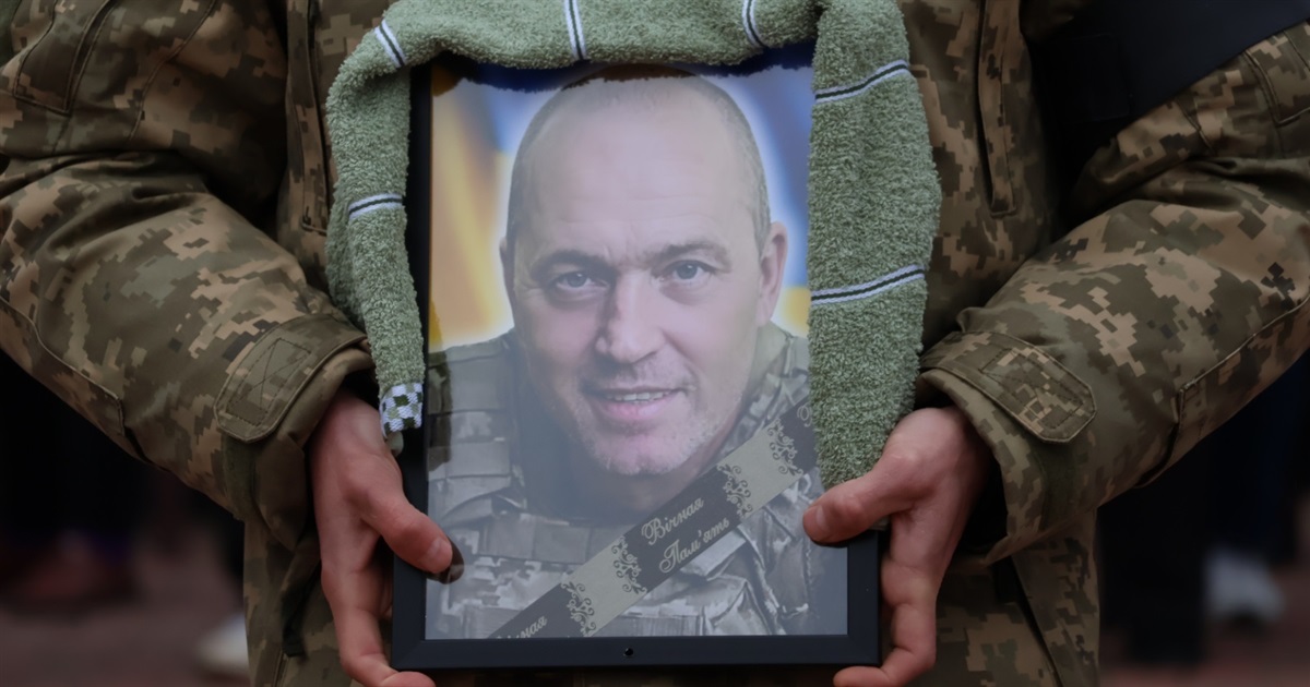 Понад рік зниклий безвісти: у Південноукраїнську провели в останню путь Віталія Дуденка