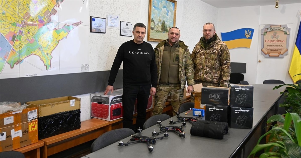 3D-принтер, FPV та ноутбуки: громада на Звягельщині передала військовим обладнання