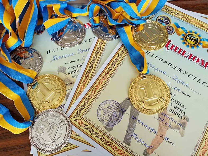 Кікбоксери Покровської ДЮСШ повернулись додому з нагородами