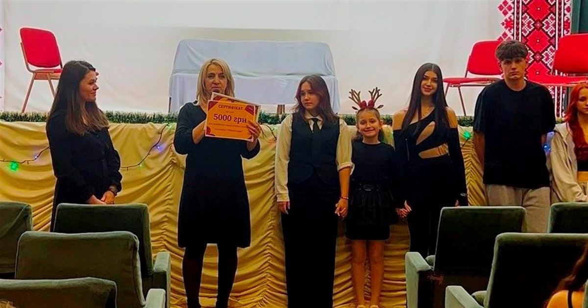 Ліцеїсти-переможці конкурсу відеоробіт "Світ без насильства" у Звягелі отримали 5000 грн на техніку