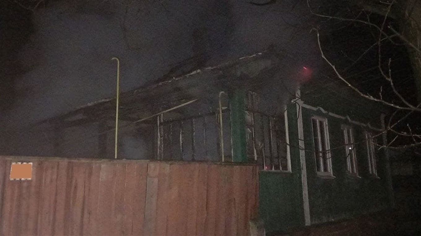 Оперативно приборкавши загоряння лазні у Ворожбі, вогнеборці врятували будинок та гараж