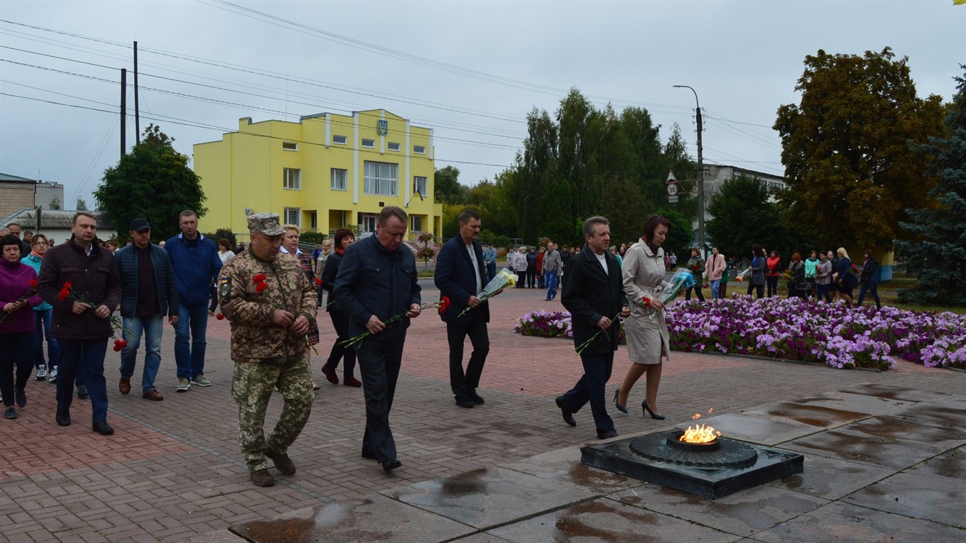 У Корюківці відбувся мітинг з нагоди 76-ї річниці визволення Чернігівщини та Корюківщини