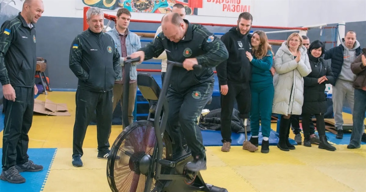 Команда ветеранів "Сильні Переяслава" отримала сучасні тренажери для підготовки до змагань