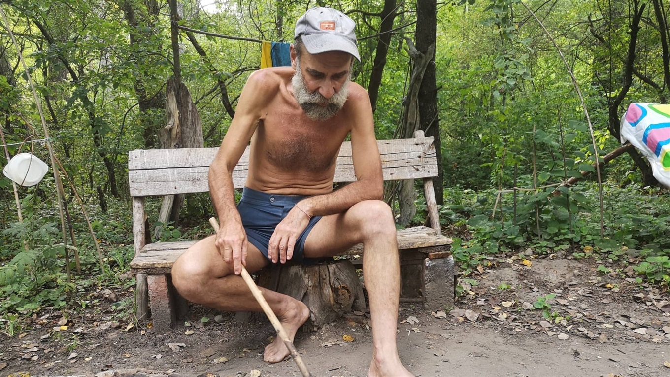 Фотограф из Славянска шесть месяцев в году проводит в лесу отшельником. Мы сходили к нему в гости