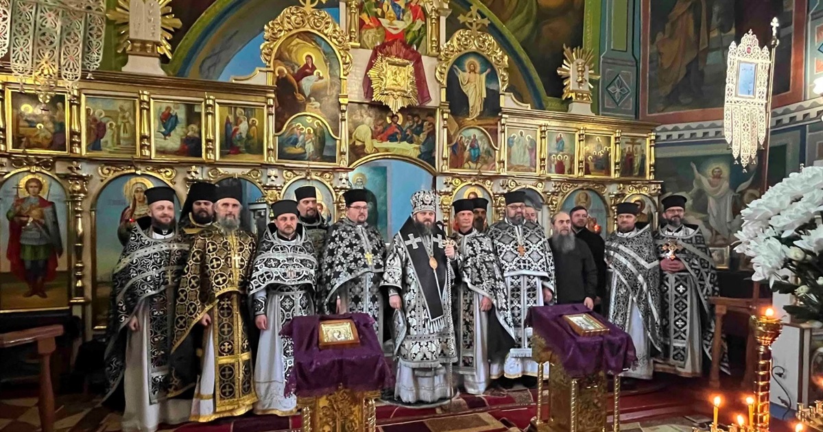 Новини воєнного часу. Старокостянтинівщина. Архієрейське богослужіння, питання розвитку громади
