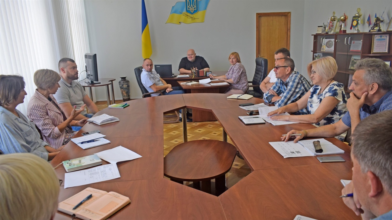 Показові виступи в басейні та відкриття оновленої площі: як Жмеринка святкуватиме свої іменини