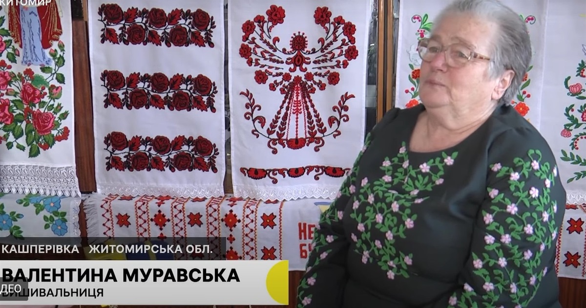 Пенсіонерка зі Звягельщини Валентина Муравська вишиває рушники та одяг і допомагає ЗСУ