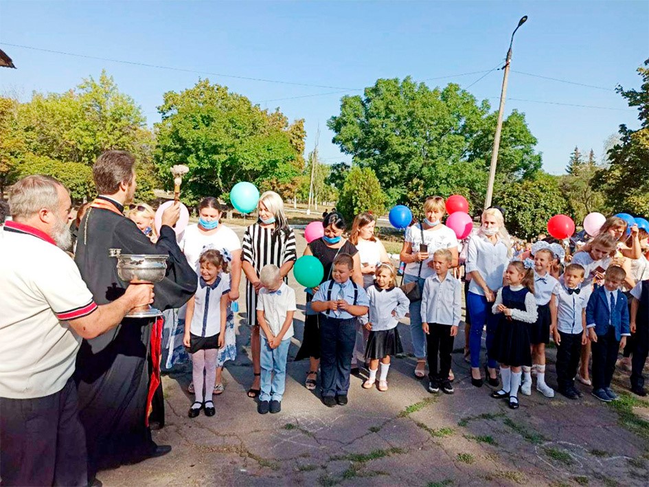 Перший дзвоник лунав у Новоекономічному