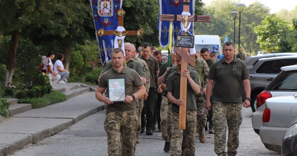 Втрата громади: у Вараші попрощалися із 40-річним стрільцем