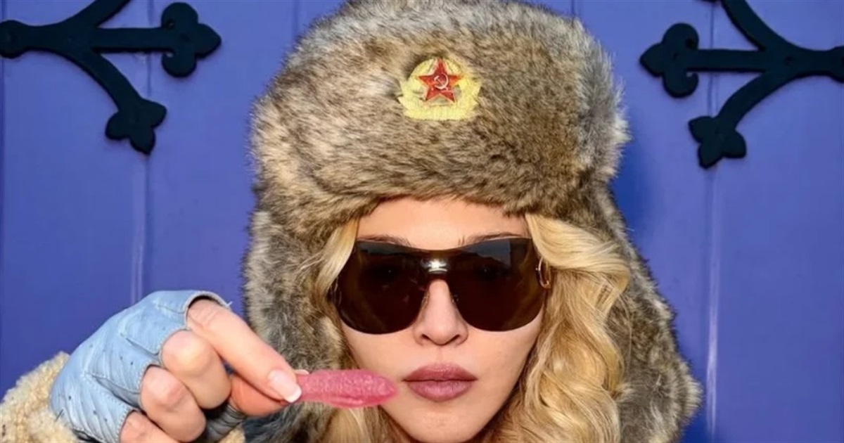 Співачка Мадонна позує у шапці з червоною зіркою СРСР — реакція мережі