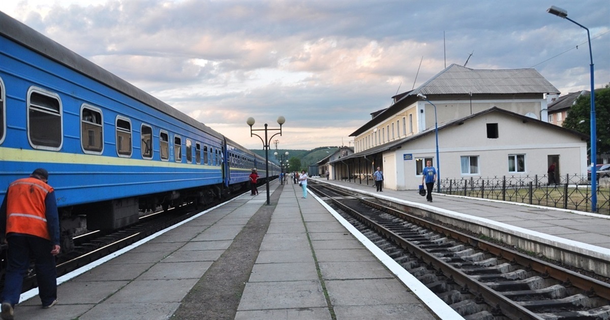 Київський потяг, що курсує через Чортків, змінює графік руху і доїжджатиме тепер до Ясіня