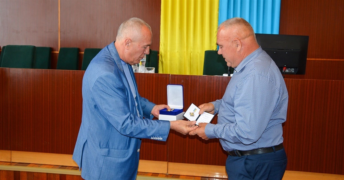 За заслуги перед містом: на сесії Кагарлицької міськради вручили почесну відзнаку