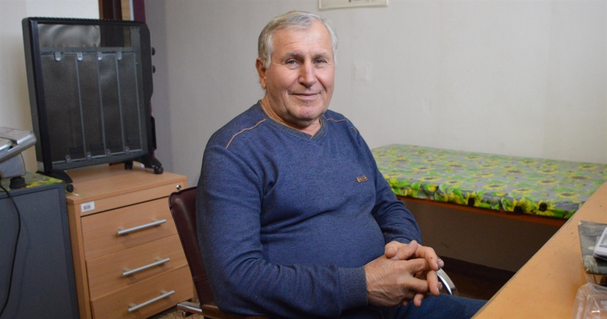«Лікар згорає сам, щоб сяяти для інших». Травматолог з Переяслава вже 40 років ставить людей на ноги