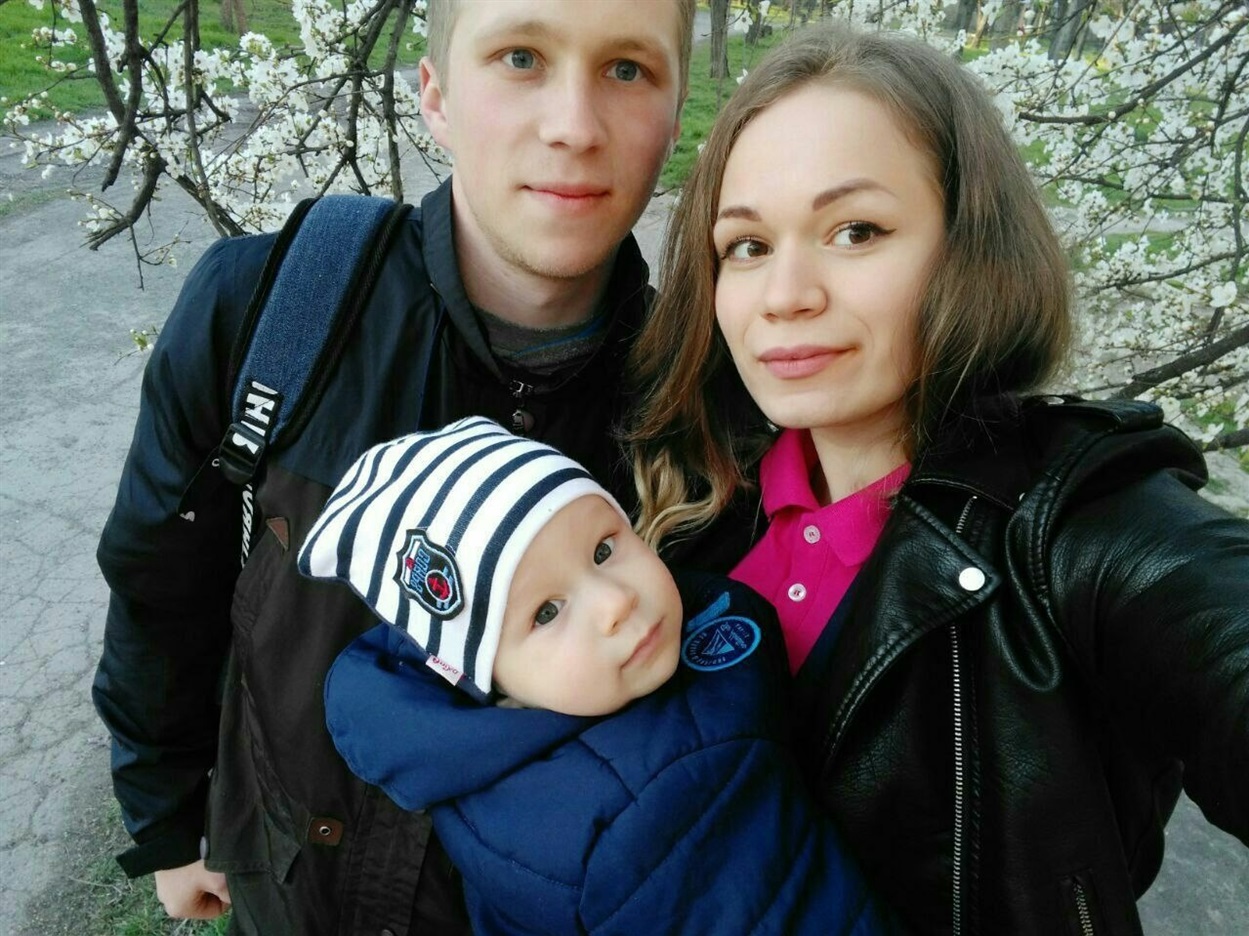 Ростислав Сєріков з дружиною і сином