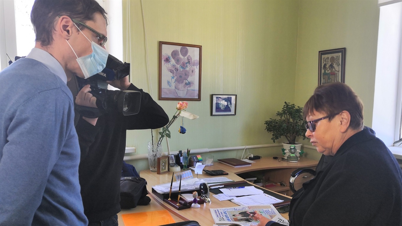 Журналісти телеканалу «Україна» знімали сюжет про роботу пошти на Переяславщині