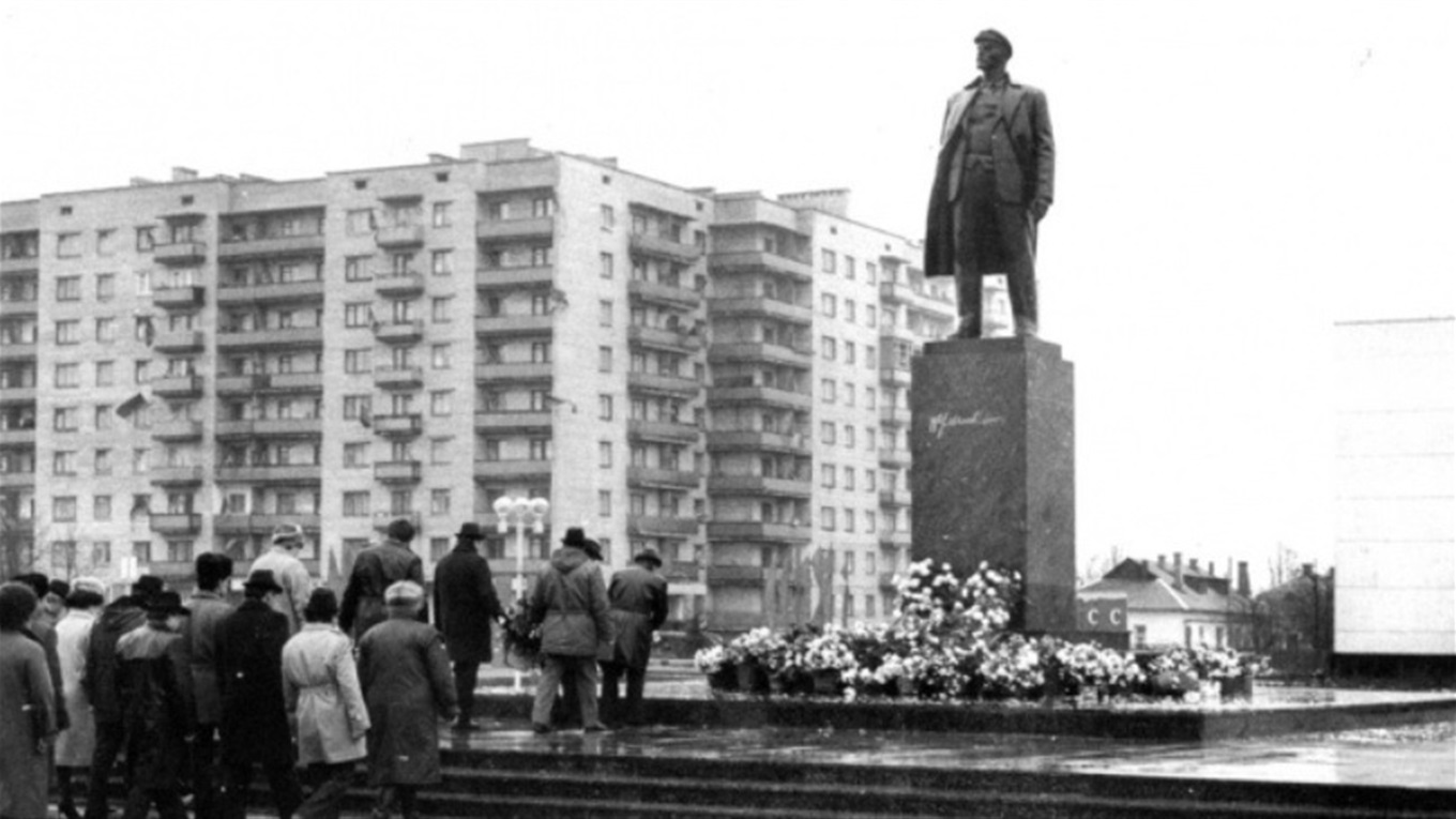 Куда «ушел» Ильич: история памятника, на месте которого в Попасной поставили фонтан
