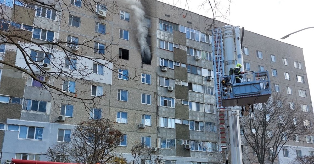 Пожежа на сьомому поверсі в Південноукраїнську: евакуація, вибухи і постраждалі