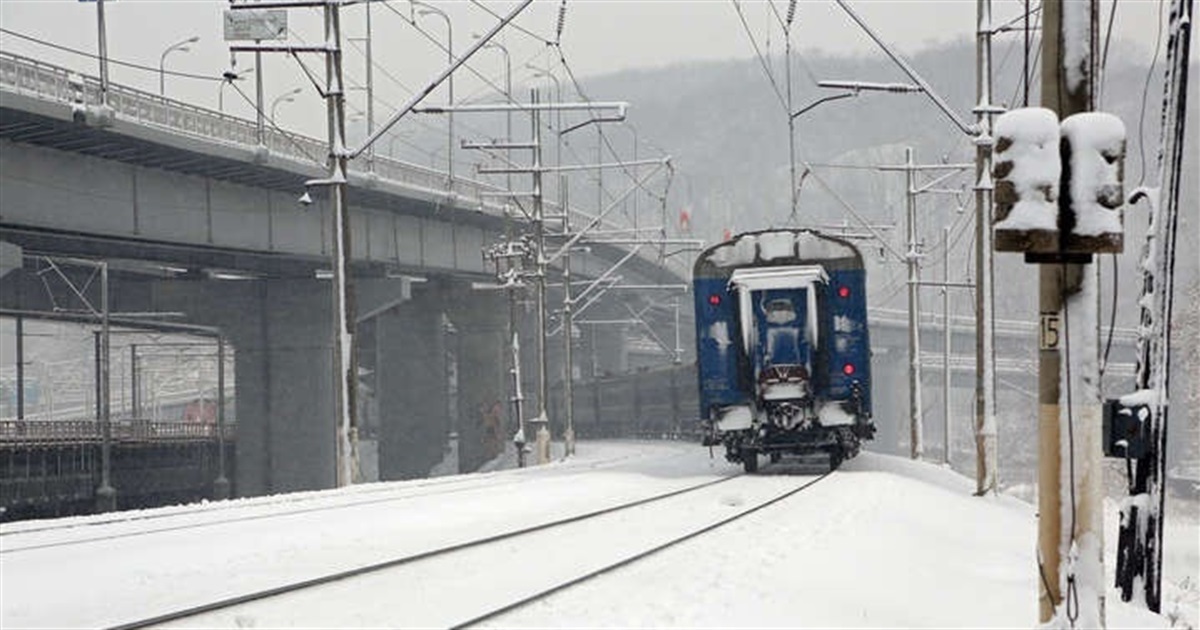 В Україні через негоду затримуються 66 поїздів. Що відомо