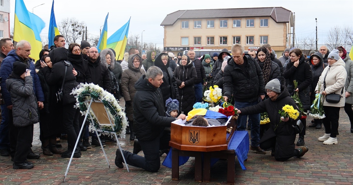 У Сарнах попрощалися з воїном-добровольцем Богданом Соломкою
