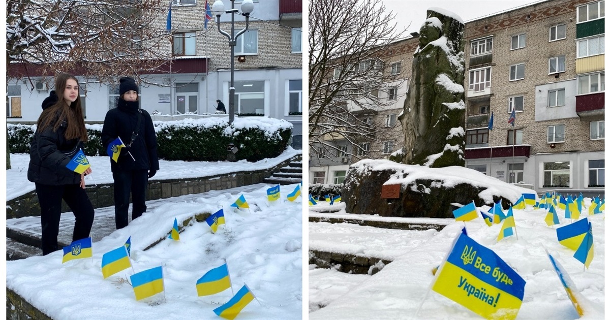 Жмеринська громада в синьо-жовтих прапорцях: вшанували пам’ять Героїв України