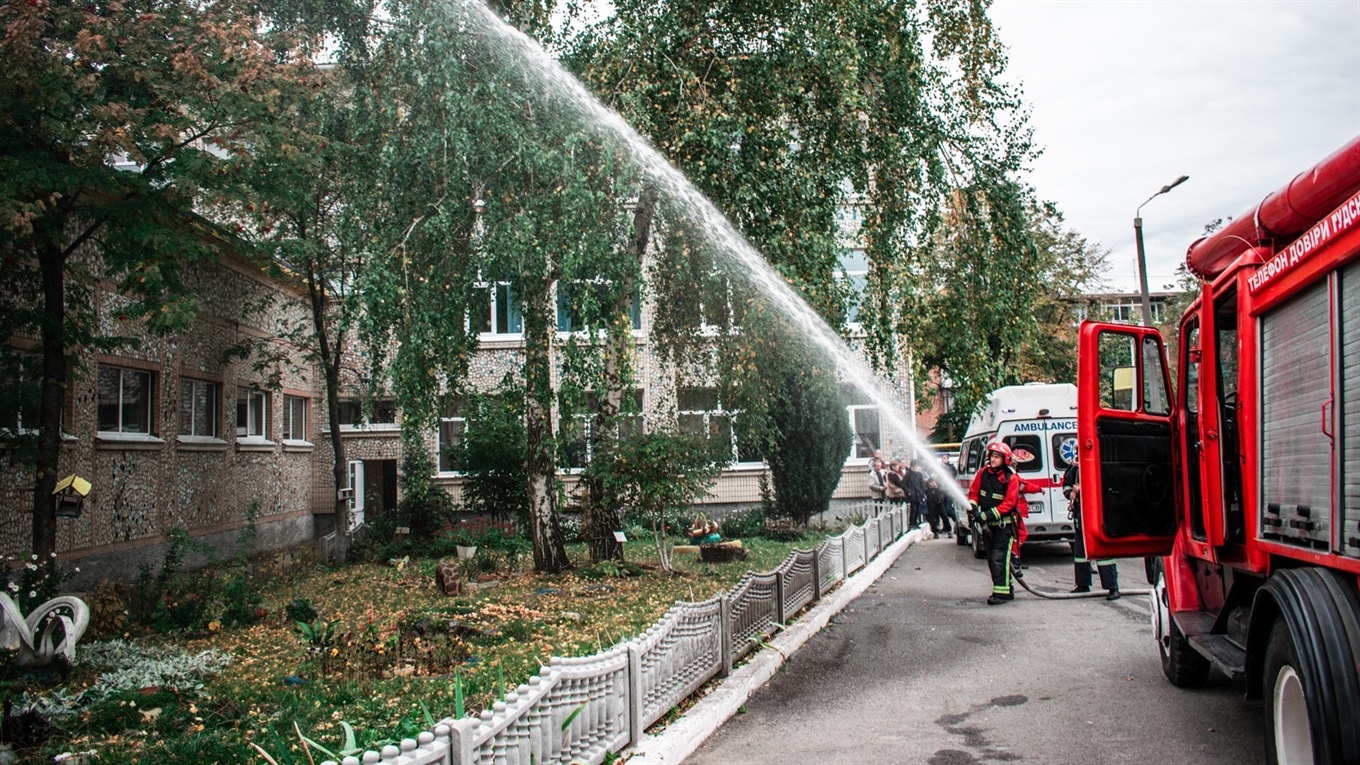 «Школа горить»: у Жмеринці провели тренінг з пожежної евакуації