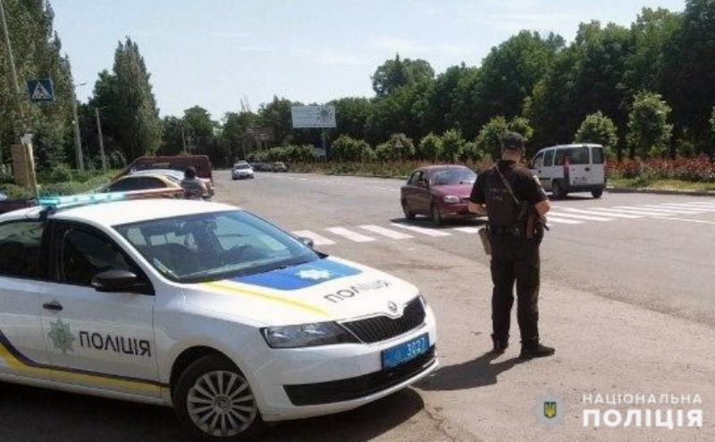 Правоохоронці перевіряють номерні знаки транспортних засобів
