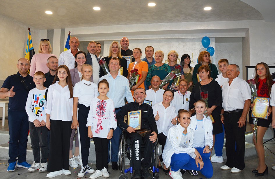 Спортсменів, тренерів та любителів спорту вітали зі святом