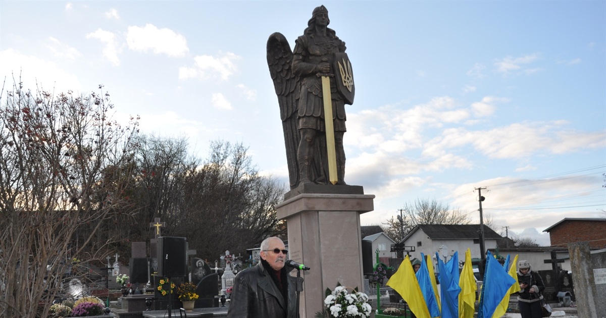 У Чорткові над похованням вояків УГА постав Архангел Михаїл, що берегтиме їхній вічний спокій