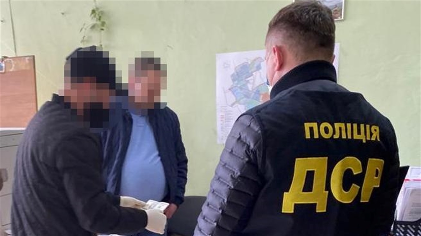 У Калуші начальник управління та керівник відділу попалися на хабарі — "погоджували" дозволи
