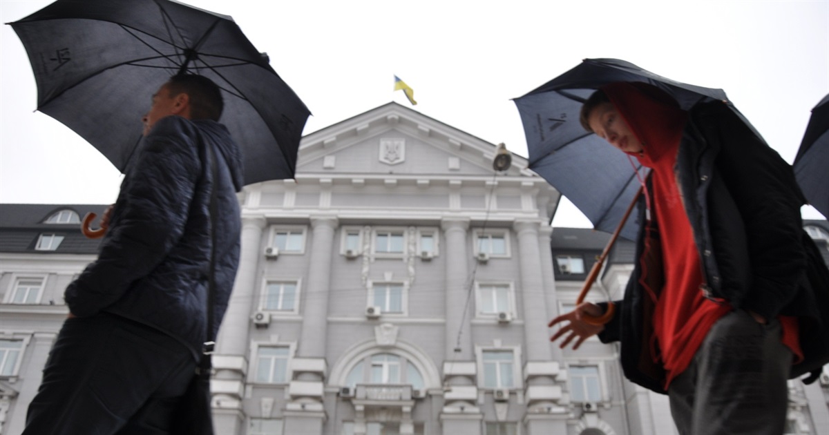 Южноукраїнці, вдягайте чорний одяг, беріть чорну парасольку та долучайтесь до флешмобу!