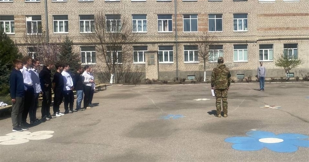 Вибухи у Бердянську: в окупованих школах персонал не знає, як реагувати під час тривоги