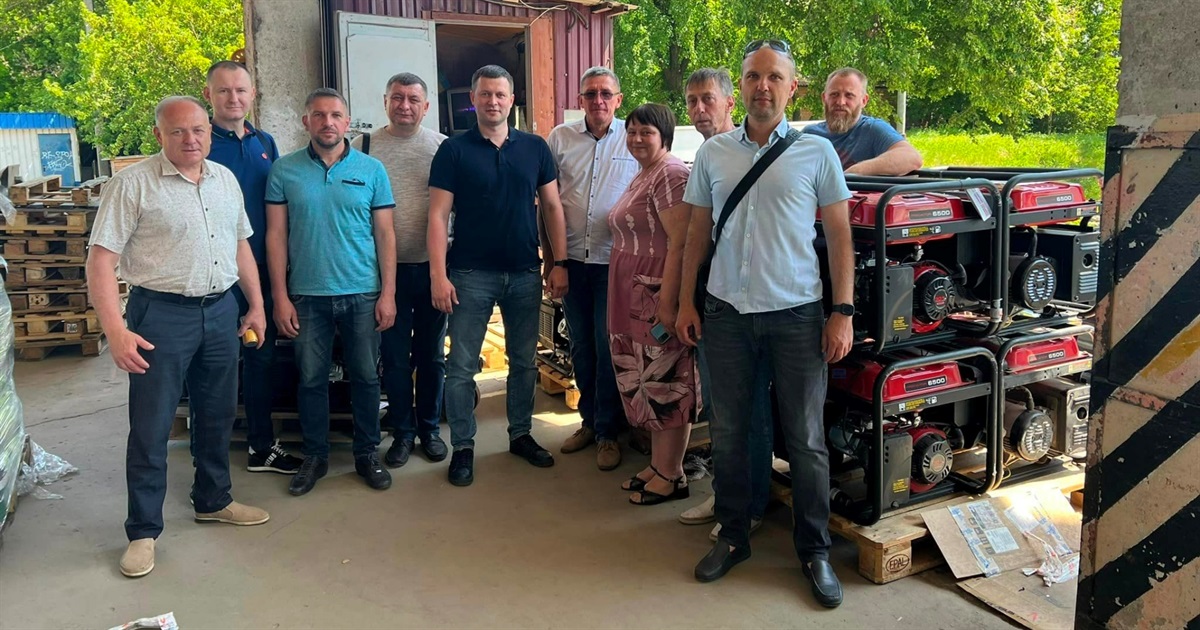 Депутати Ігор Васильєв та Сергій Іщенко передали генератори у громади Білопільщини