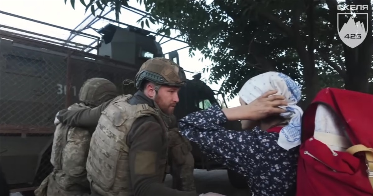 Сиділи у підвалі два тижні. Бійці полку «Скеля» врятували з Покровська шістьох людей