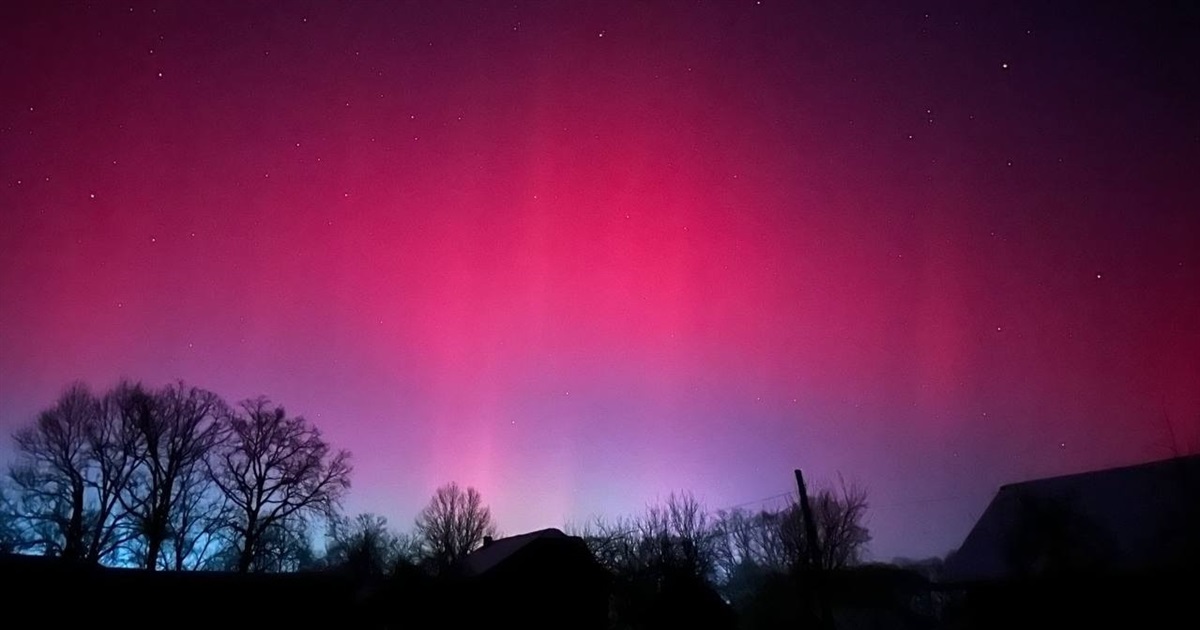 Полярне сяйво над Звягелем: вночі 20 січня небо світилося червоним і зеленим