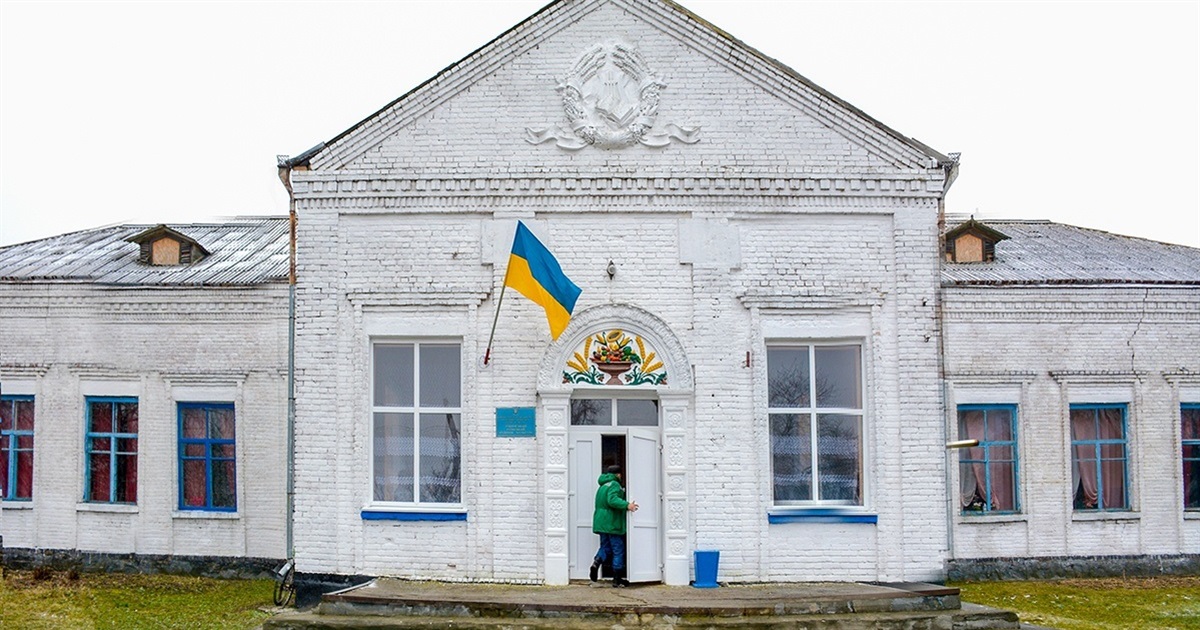 Завдяки грантовому проєкту, підтримці влади й бізнесу в Ліщинці відремонтували фоє Будинку культури