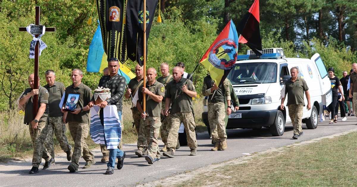 Втрата громади: десантник-брат пішов у небо. Володимирець провів Героя-земляка
